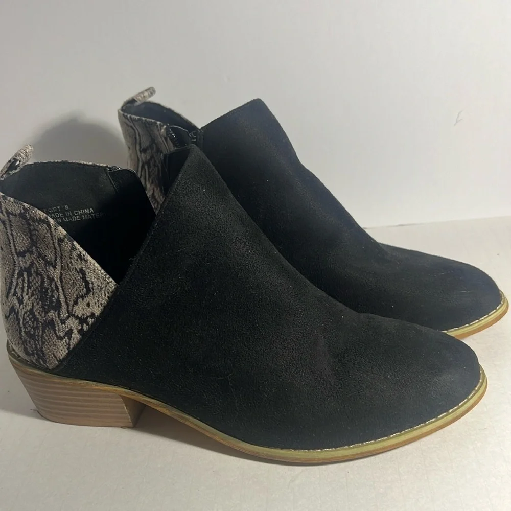 Boutique by Corkys‎ Port Black Snake Print Ankle Boots Booties Women Size 8